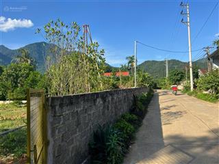 Lô đất 18m mặt đường trục chính gần cổng làng sầm uất, sẵn vườn cây, giếng khoan, điện, tường bao