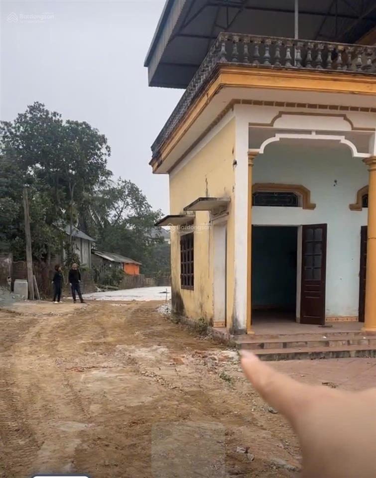 Lô đất sẵn nhà 2 tầng kiên cố tại cẩm lĩnh  đường thông 4m  dân cư đông