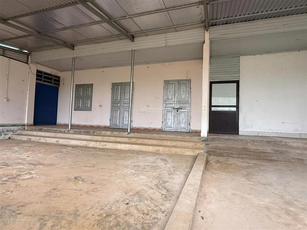 Đất sẵn nhà c4 kiên cố, gần trường, chợ, gần 2 cty lớn, view cánh đồng, cách hồ 20m, nhiều homestay