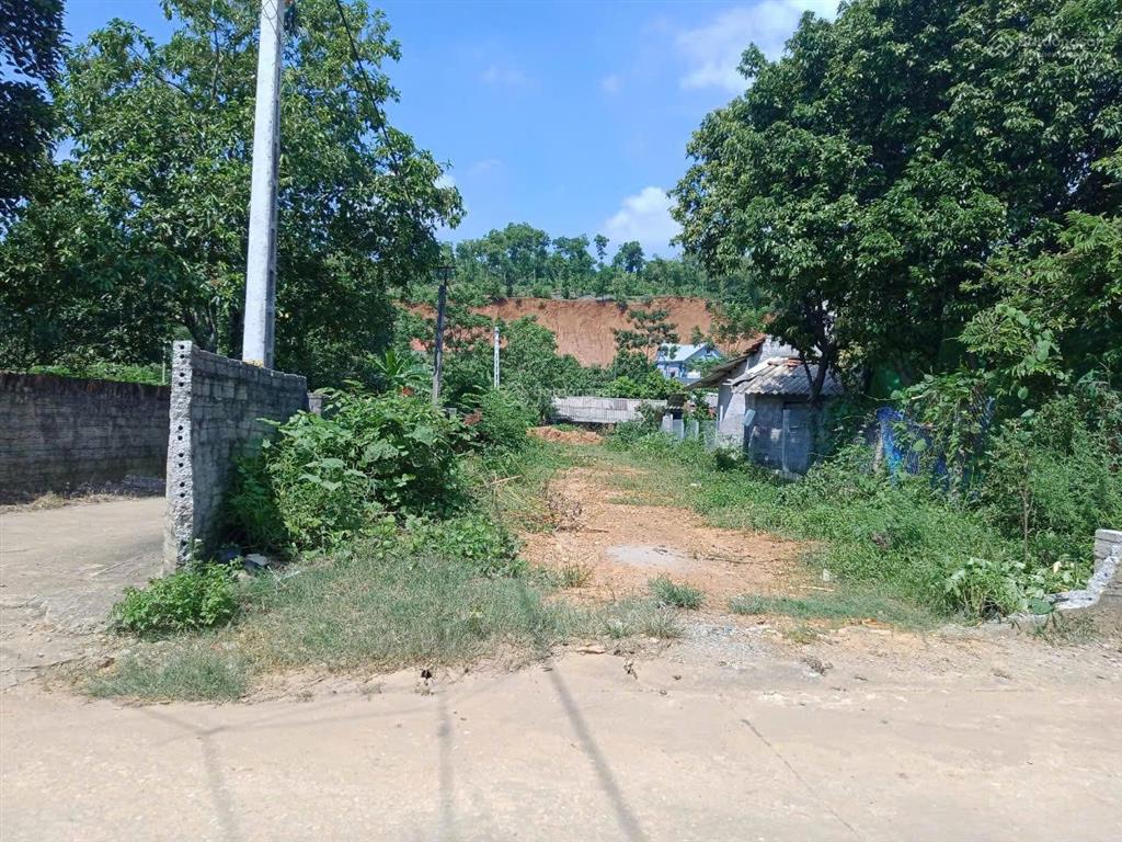 Lô góc 2 mặt tiền view hồ thoáng đẹp, cách chợ 400m, cách trường c2c3 minh quang,đường tl tầm 1km