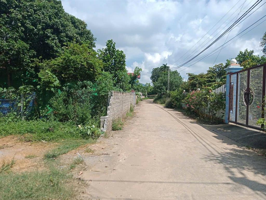 Lô góc 2 mặt tiền view hồ thoáng đẹp, cách chợ 400m, cách trường c2c3 minh quang,đường tl tầm 1km