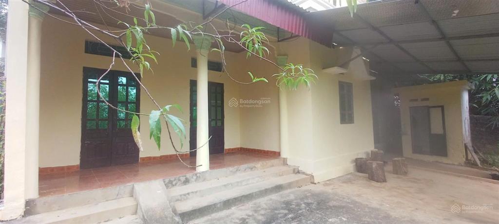 Đất tản lĩnh sẵn nhà cấp 4 gần kdl ao vua, chân núi tản viên, tiện trường, chợ thích hợp nghỉ dưỡng