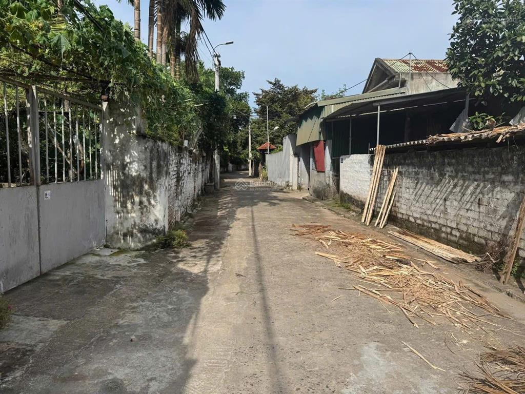 Đất sơn đà vuông vắn cực đẹp gần ub xã mới, nhà văn hóa thôntrường mầm non, cách tl92 chỉ hơn 100m