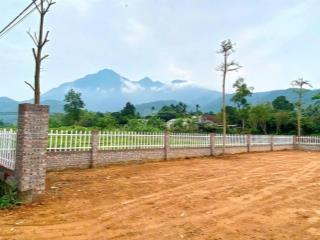 Đất nghỉ dưỡng view núi, bám cánh đồng, sau đất có suối nhỏ, cạnh kdl long việt, villa xung quanh