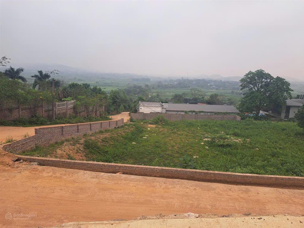 Lô góc 2 mặt đường ở yên bài, view núi cánh đồng thoáng, xung quanh nhiều villa homestay nghỉ dưỡng