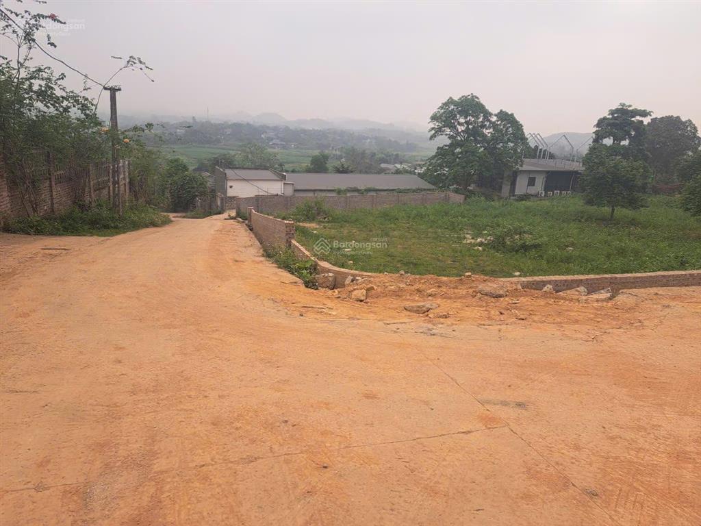 Lô góc 2 mặt đường ở yên bài, view núi cánh đồng thoáng, xung quanh nhiều villa homestay nghỉ dưỡng