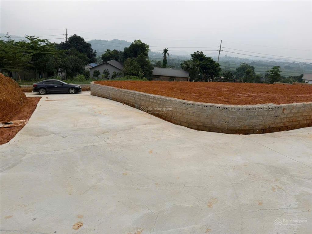 Đất cao thoáng 3 mặt tiền đẹp, view triệu đô tại yên bài, nhiều homestay, cách tt hà nội hơn 40km
