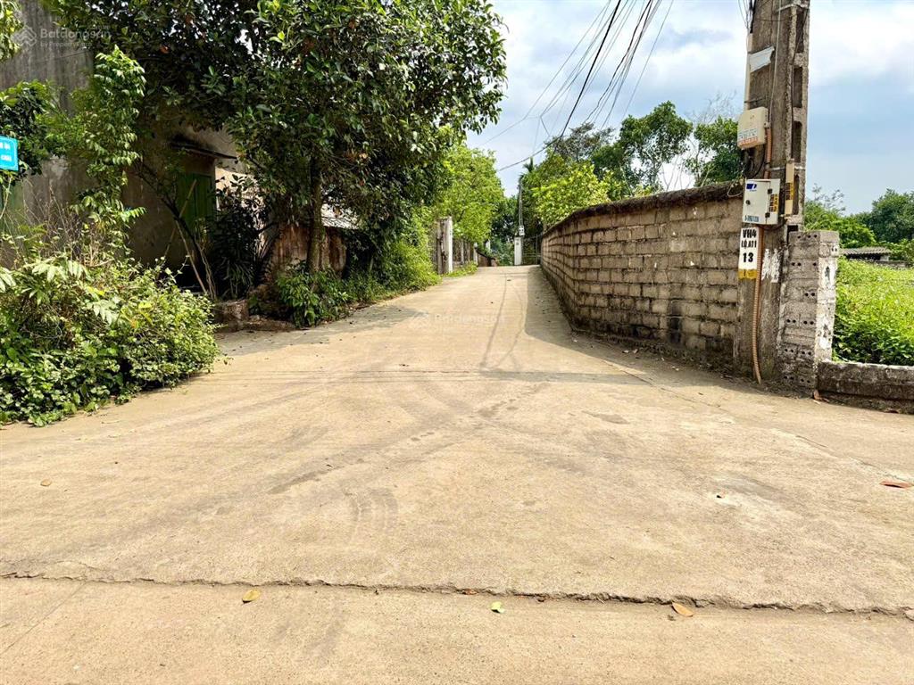 Đất 2 mặt tiền đường liên thôn, cách đường nhựa 100m, gần nhiều tiện ích, view núi ba vìgần hồ lớn