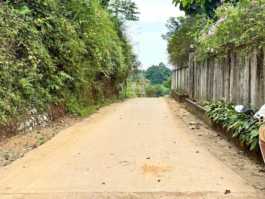 Đất nghỉ dưỡng kdl đồi gió, mt 25m đường thông ô tô tránh, mặt hướng đồng, view ao, núi tản viên