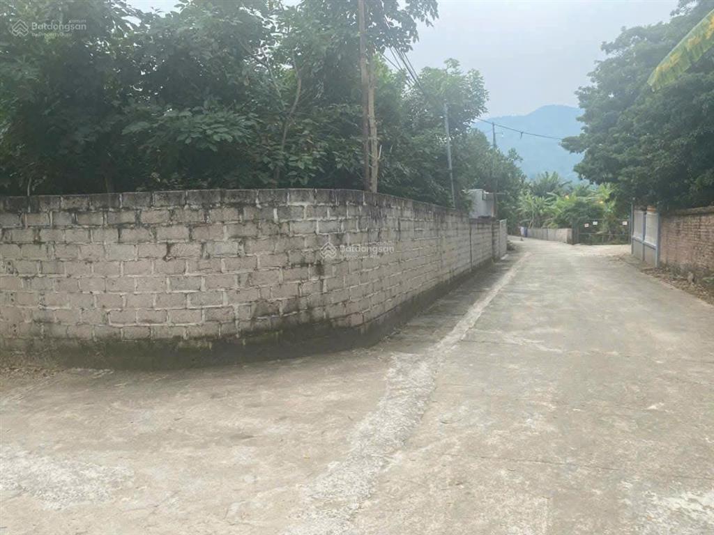 Lô góc 2 mặt đường thuộc tuyến 2 tl, cách tl87 chỉ 200m, hơn 40m mt, sắp đổ asphalt, gần trường chợ