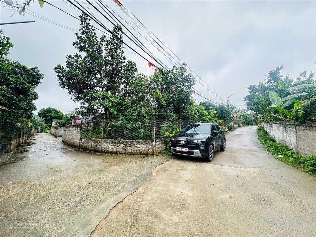 Lô góc 2 mặt đường thuộc tuyến 2 tl, cách tl87 chỉ 200m, hơn 40m mt, sắp đổ asphalt, gần trường chợ