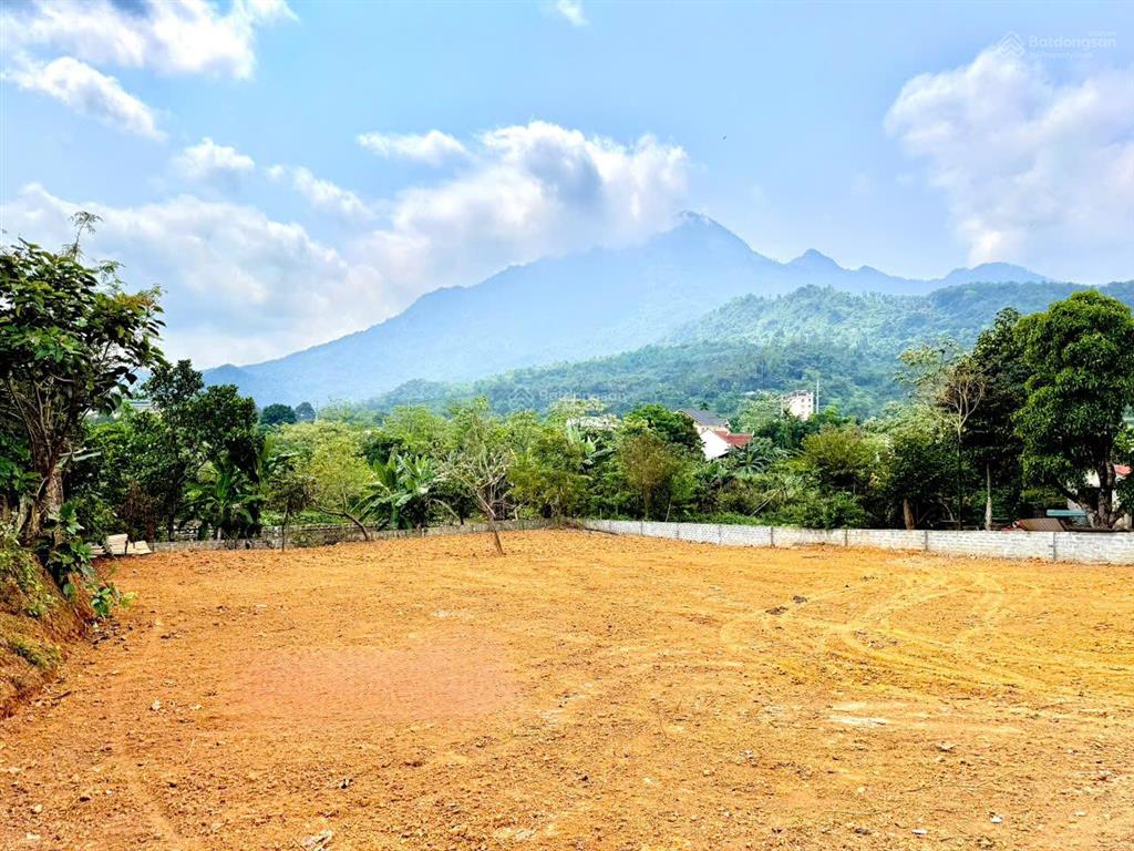 Đất nghỉ dưỡng lưng tựa vào kdl đồi gió, view ao, cánh đồng, núi tản viên, đường thông ô tô tránh