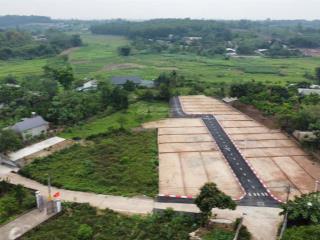 Đất full ont cách đường nhựa lớn (tuyến xe bus chạy) tầm 250m, cách chợ dân sinh và trường học 700m