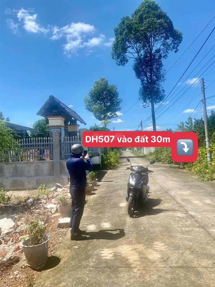 Bán đất ngay khu dân cư đông, diện tích 528m2 thổ cư 101m2, gần chợ, gần trường học, sổ sẵn