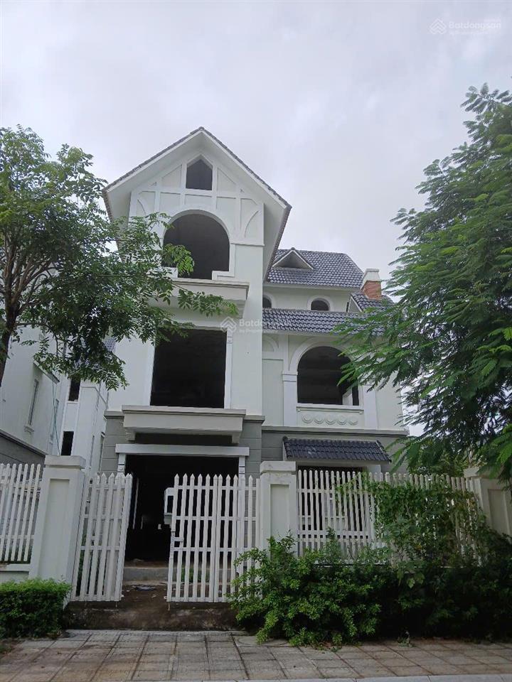 Bán biệt thự 260m ngay cạnh chung cư an bình đang xây  giữa khu c geleximco cực đắc địa