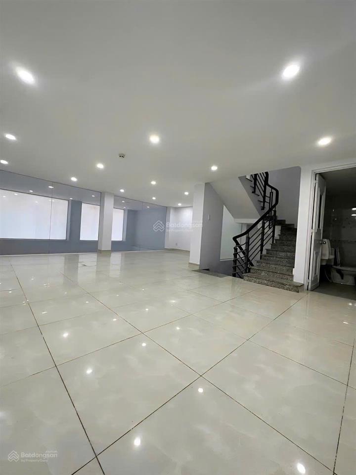 Cần cho thuê nhà mt đường huỳnh văn bánh p. 11 q. phú nhuận gần khúc giao trần huy liệu