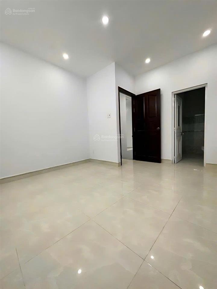 Cần cho thuê nhà mt đường huỳnh văn bánh p. 11 q. phú nhuận gần khúc giao trần huy liệu