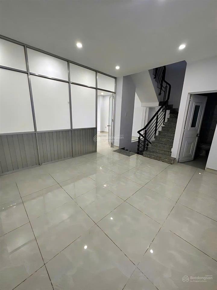 Cần cho thuê nhà mt đường huỳnh văn bánh p. 11 q. phú nhuận gần khúc giao trần huy liệu