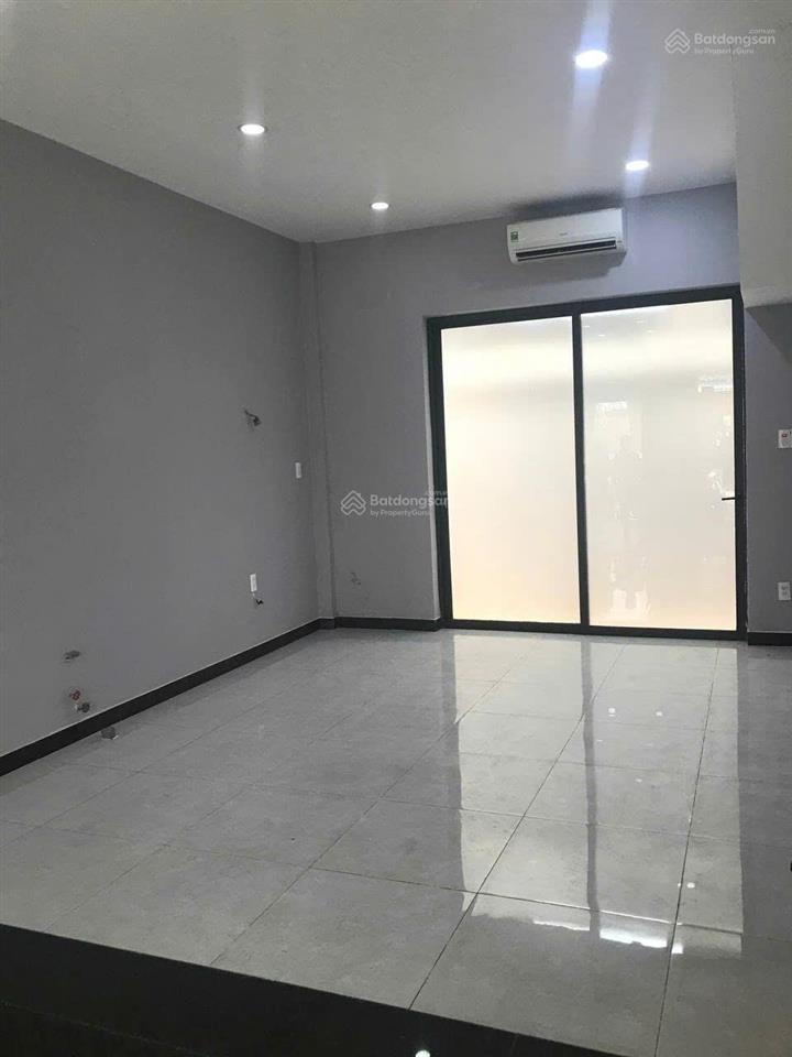 Cần cho thuê nhà mặt tiền đường số 6 trong khu cc hà đô p.12 q.10