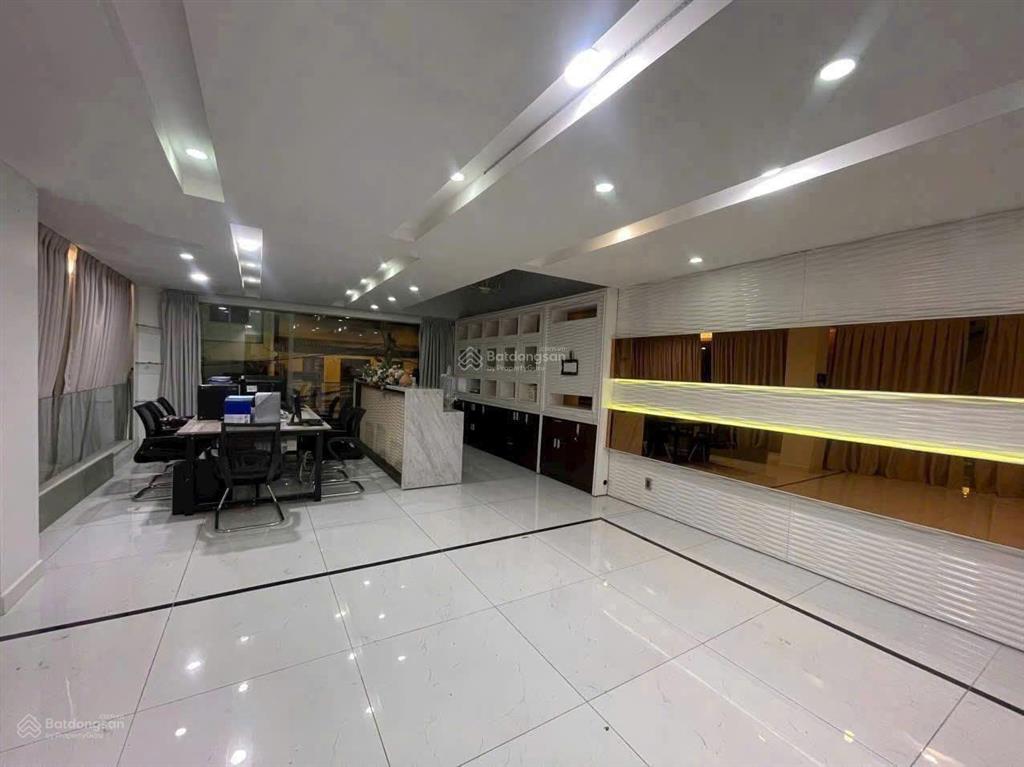 Cần cho thuê nhà ngang 10m hxh 766/3a sư vạn hạnh p.12 quận 10 ngay vạn hạnh mall.
