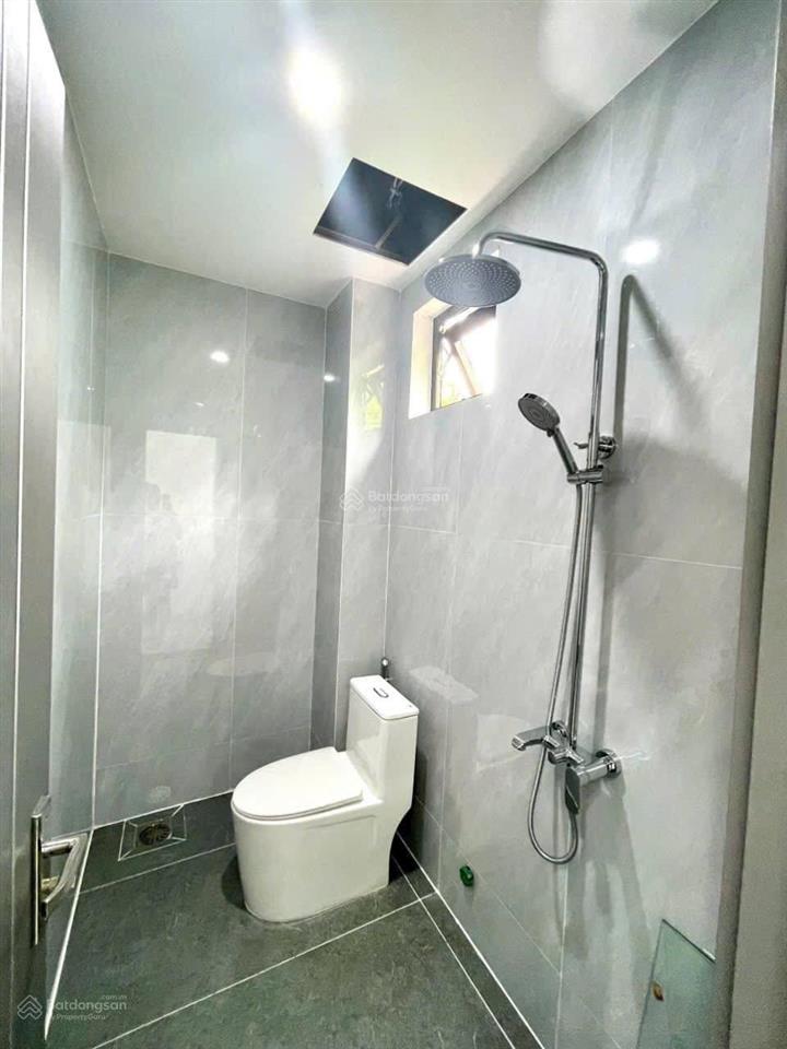 Nhà 2 tầng full nội thất dọn vào ở ngay gần trung tâm thành phố