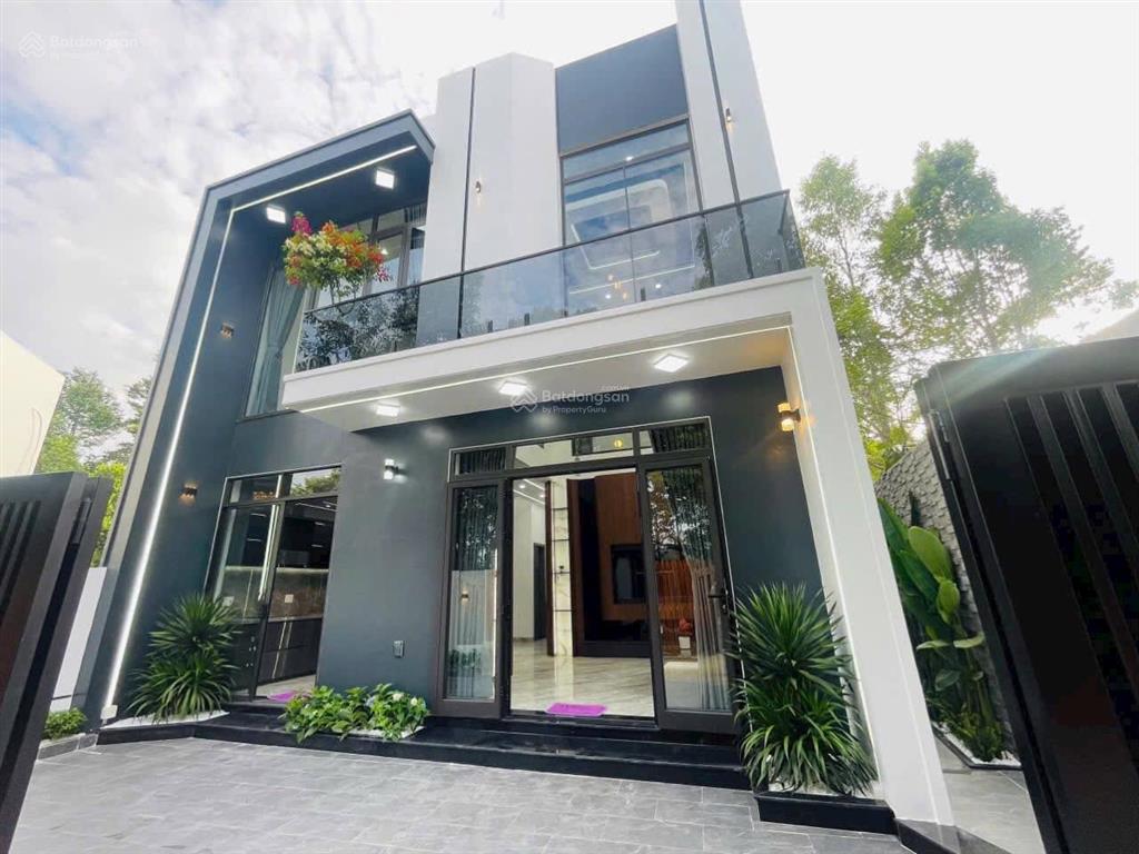 Nhà 2 tầng full nội thất dọn vào ở ngay gần trung tâm thành phố