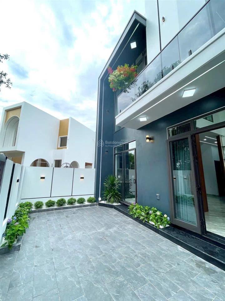Nhà 2 tầng full nội thất dọn vào ở ngay gần trung tâm thành phố