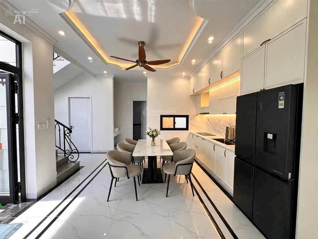 Nhà 2 tầng trung tâm thành phố full nội thất view đà lạt