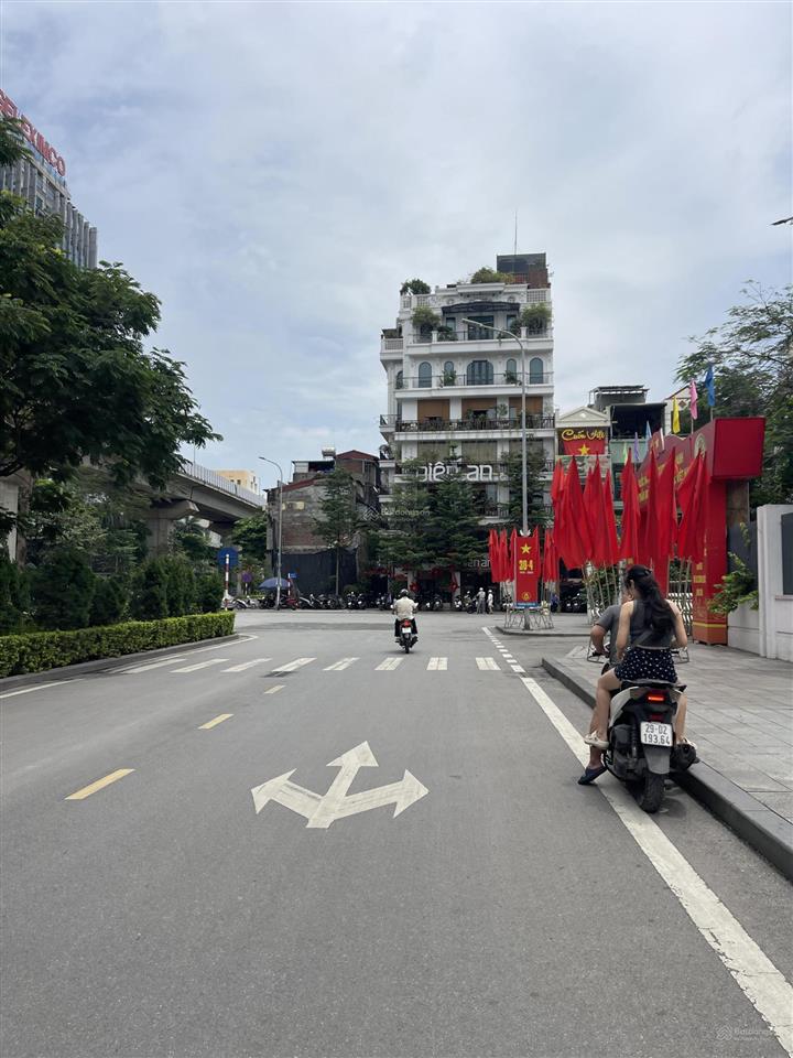 Siêu phẩm 7 tầng thang máy,lô góc 114m,mặt phố hoàng cầu,đống đa,hà nội,vỉa hè rộng,dòng tiền lớn.