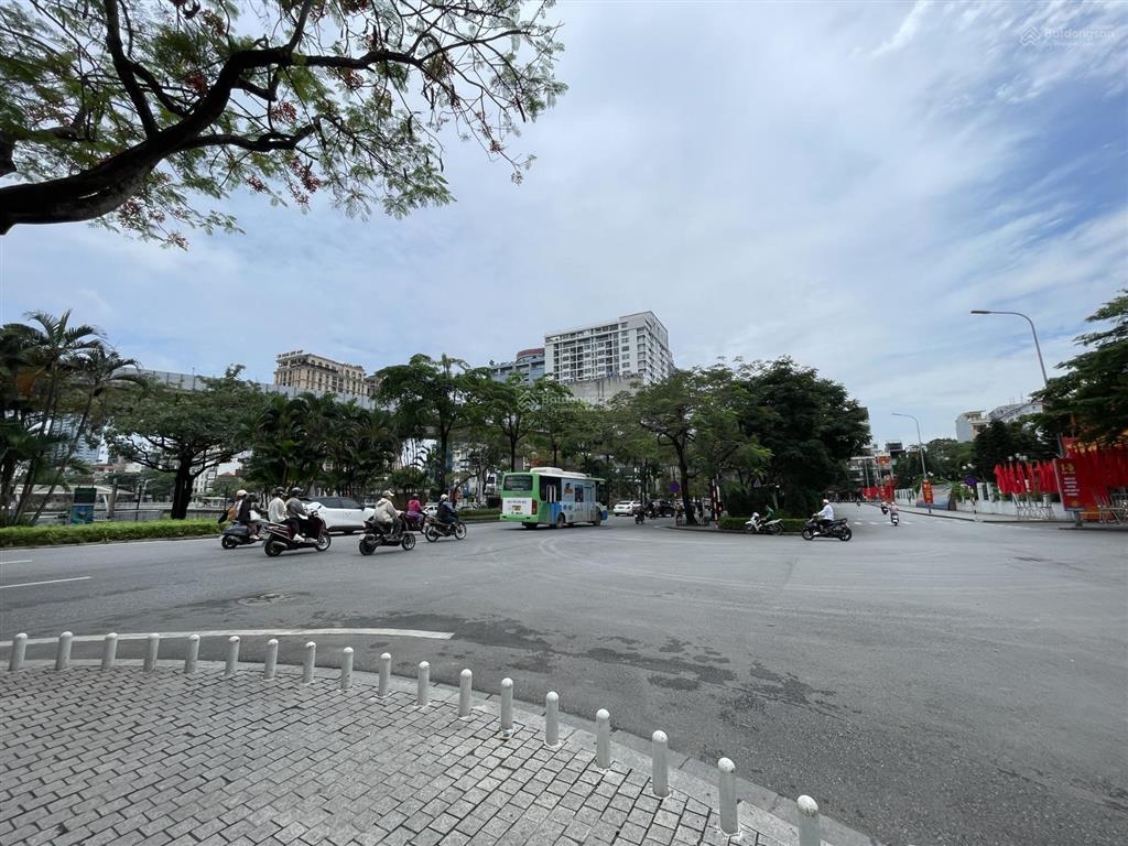 Siêu phẩm 7 tầng thang máy,lô góc 114m,mặt phố hoàng cầu,đống đa,hà nội,vỉa hè rộng,dòng tiền lớn.