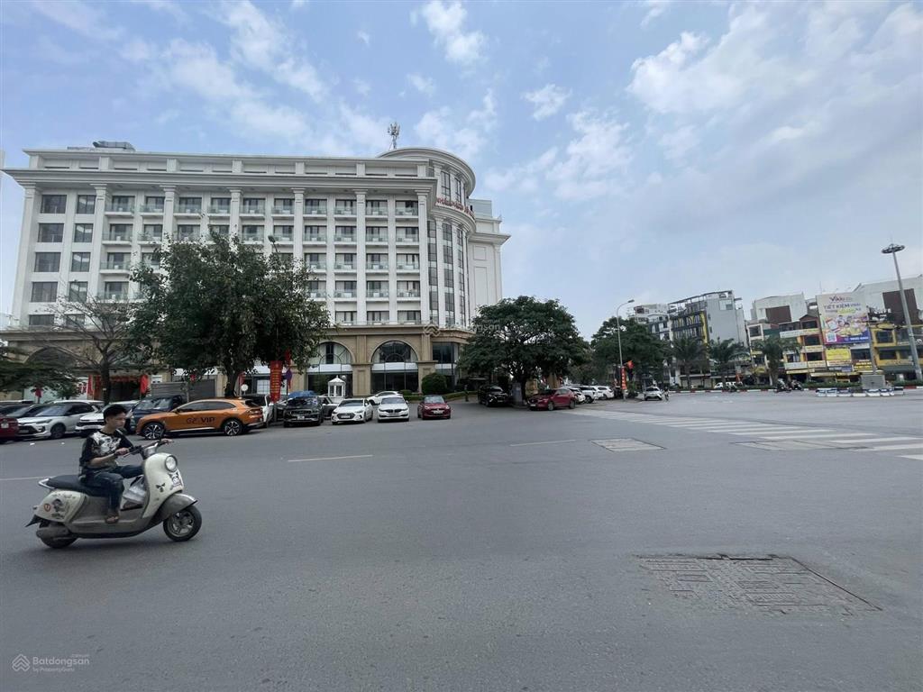 Độc bản 6 tầng 3 mặt thoáng,mặt phố văn cao giao quần ngựa ba đìnhdiện tích 85,giá 78 tỷ