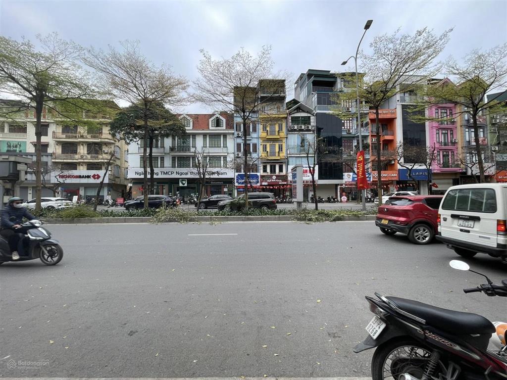 Bán tòa nhà 392m, 11 tầng, mặt đường cầu giấy, dòng tiền 10 tỷ/năm