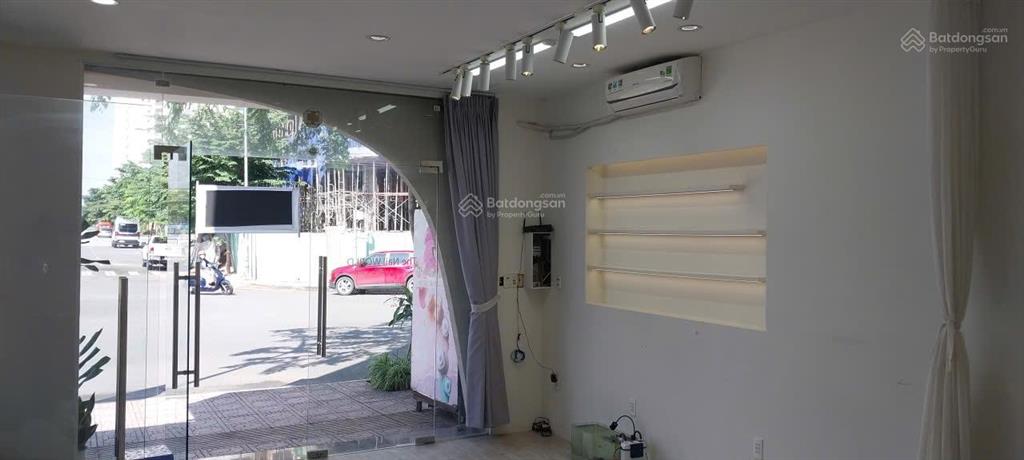 Cho thuê mặt bằng góc 2 mặt tiền cạnh chợ bình khánh