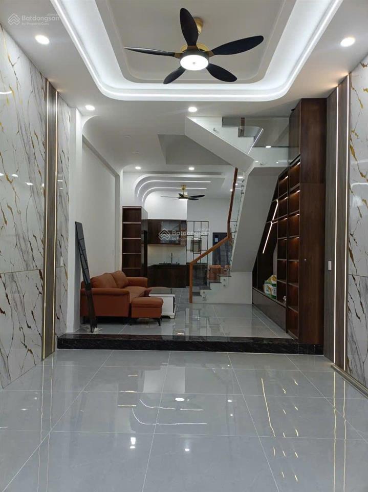 Nhà 3 tầng mới, đẹp, 2mt phường dĩ an (tp. hcm) dt 171m2 sử dụng giá 6.2 tỷ shr sẵn trao tay