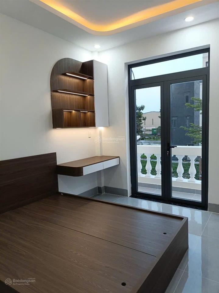 Nhà 3 tầng mới, đẹp, 2mt phường dĩ an (tp. hcm) dt 171m2 sử dụng giá 6.2 tỷ shr sẵn trao tay