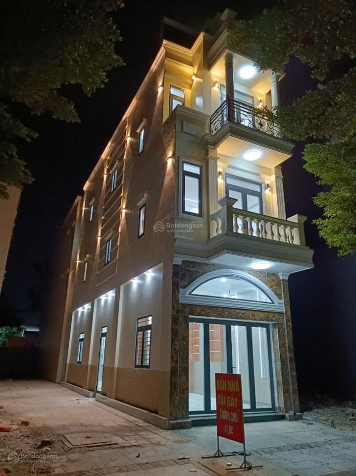 Nhà 3 tầng mới, đẹp, 2mt phường dĩ an (tp. hcm) dt 171m2 sử dụng giá 6.2 tỷ shr sẵn trao tay