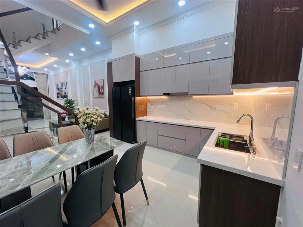 Cần bán nhà riêng căn góc 2 mặt tiền, sổ sẵn, hỗ trợ vay ngân hàng