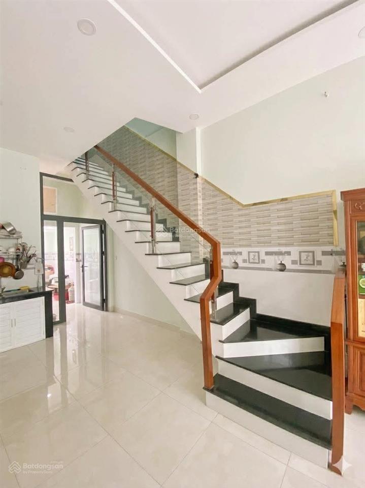 Bán nhà mặt tiền trung mỹ tây 09 giá 3tỉ15 còn tl