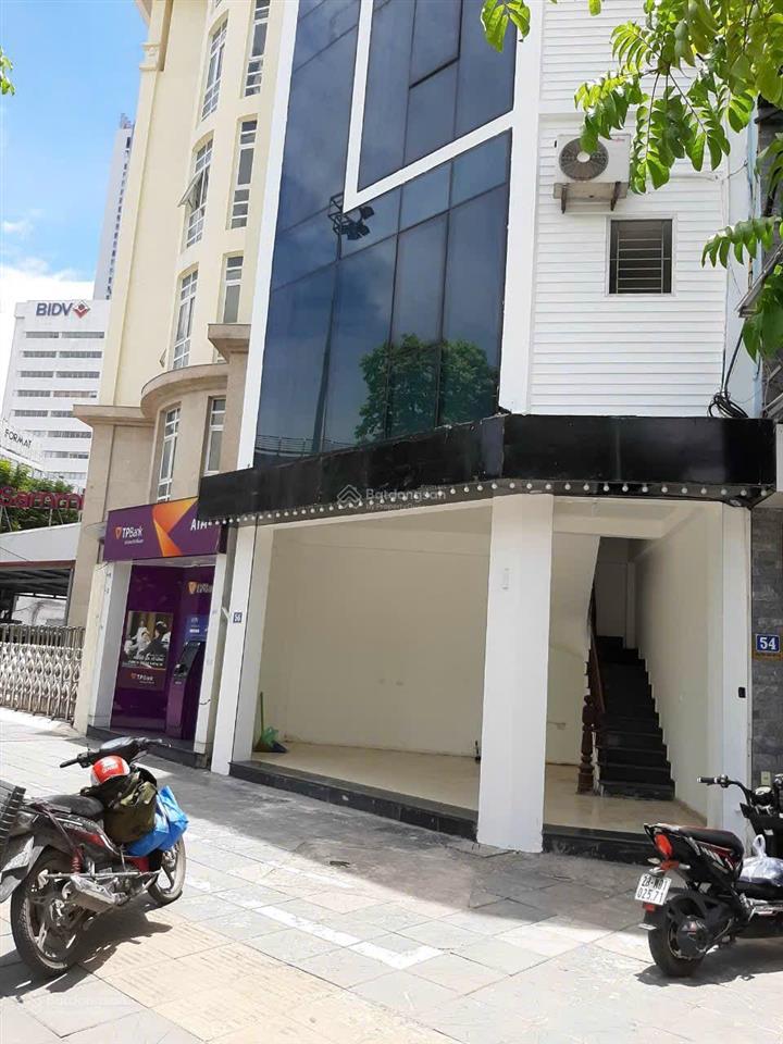 Cho thuê nhà mặt phố căn góc cầu giấy cắt đường nguyễn văn huyên