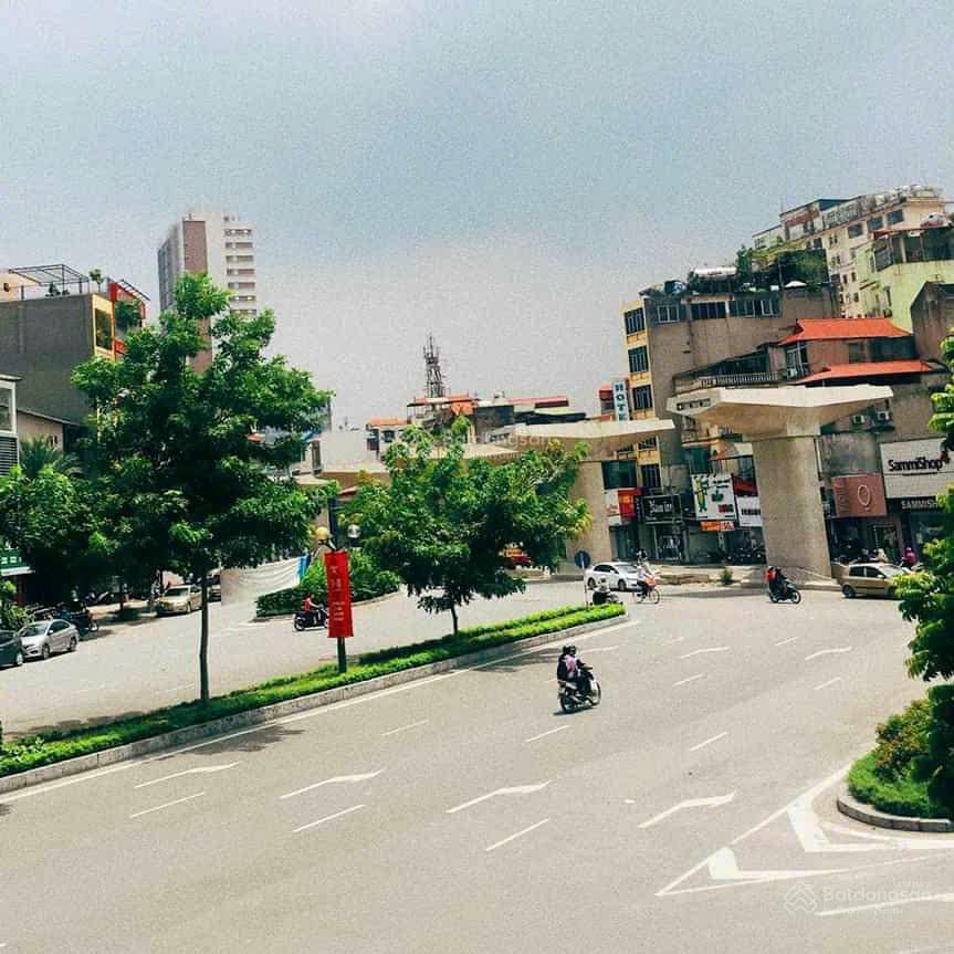 Cho thuê nhà mặt phố căn góc cầu giấy cắt đường nguyễn văn huyên