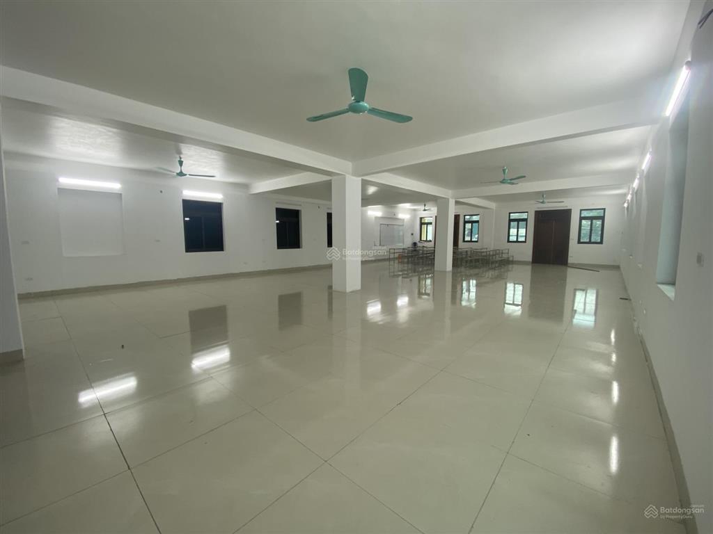 Chính chủ cho thuê cả tòa nhà phù hợp làm văn phòng công ty, trung tâm, lớp học. diện tích 236m2x3t