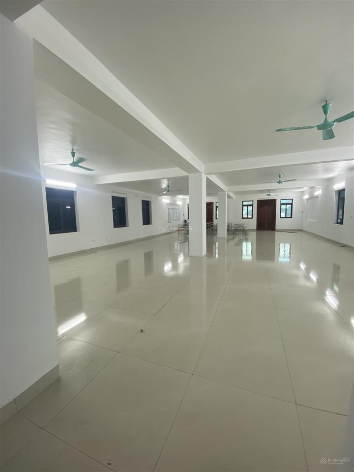 Chính chủ cho thuê cả tòa nhà phù hợp làm văn phòng công ty, trung tâm, lớp học. diện tích 236m2x3t