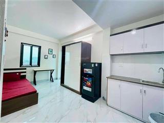 Phòng đẹp full đồ  mới 100%  ban công cửa sổ thoáng  ở 23 bạn thoải mái