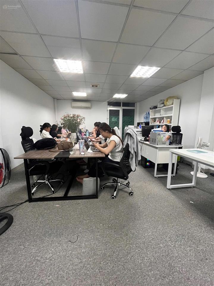 Sàn vp 80m2  sang  xịn  mịn giá cực tốt