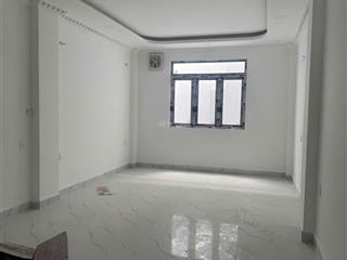 Cho thuê nhà mt 141 đường 3 tháng 2, q10. (4.2x28m) trệt 3 lầu st  tm  mới 100% giá 100 triệu