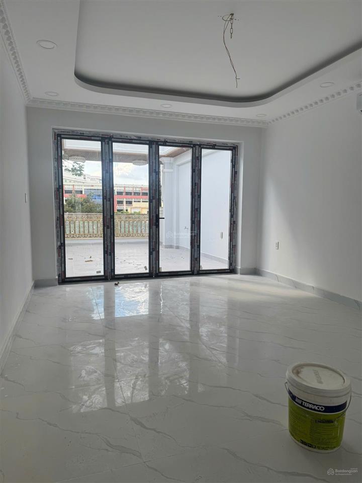 Cho thuê nhà mt 141 đường 3 tháng 2, quận 10. (4,2x28m) trệt 3 lầu st  tm  mới 100% giá 80tr/th