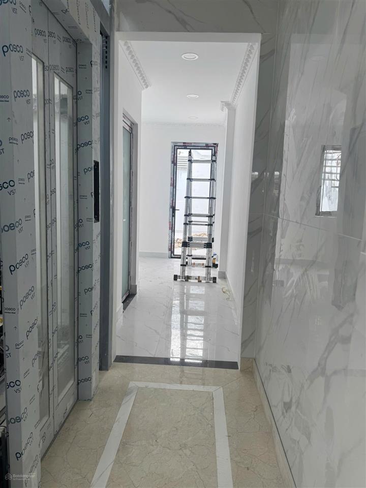 Cho thuê nhà mt 141 đường 3 tháng 2, quận 10. (4,2x28m) trệt 3 lầu st  tm  mới 100% giá 80tr/th