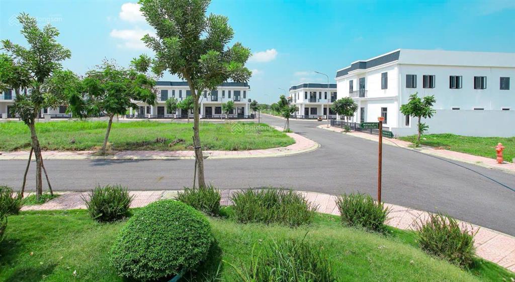 Cần bán nhanh nền đất đẹp 80m2 tại đức hòa, chỉ 1tỷ2, sổ hồng riêng, hạ tầng hoàn thiện