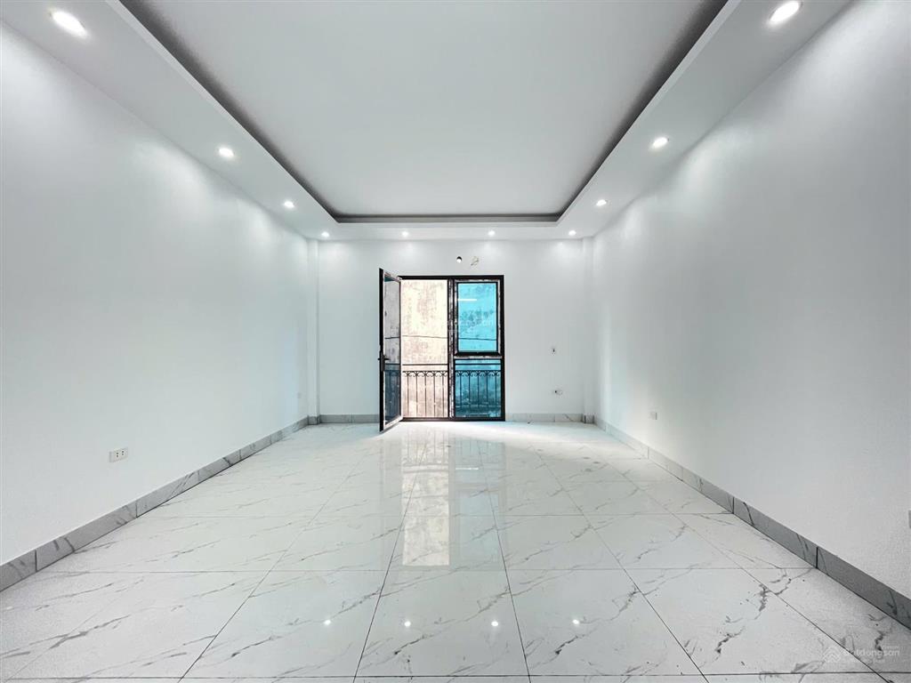 Nhà phường yên nghĩa xây độc lập có thang máy 40m2x5 tầng, 20m ra mặt đường ô tô, ngay gần mặt ql6