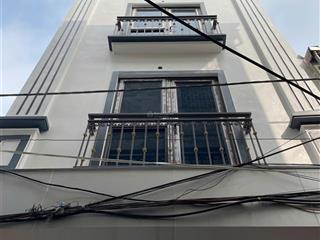 Nhà phường yên nghĩa xây độc lập có thang máy 40m2x5 tầng, 20m ra mặt đường ô tô, ngay gần mặt ql6